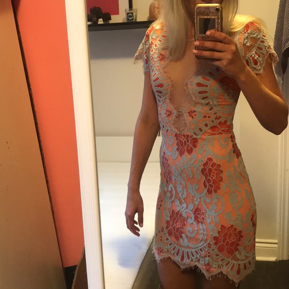 Lace net formal dress - Picture 2 of 2